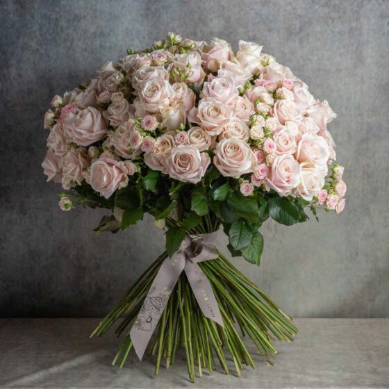 Un bouquet de roses de couleur rose pour vos livraisons à Monaco